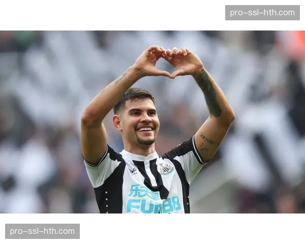 多家媒体报道纽卡中场吉马良斯已与巴黎圣日耳曼达成个人条款