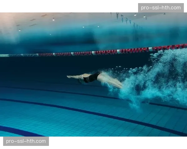 蹼泳选手在广东奥林匹克体育中心游泳跳水馆浪花飞溅竞逐激烈 蹼泳选手在广东奥林匹克体育中心游泳跳水馆浪花飞溅竞逐激烈